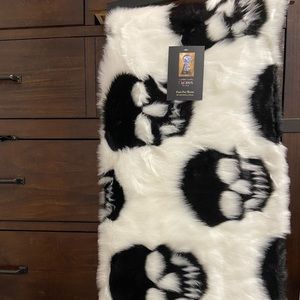 RARE!!!! Homegoods large skull faux fur blanket🖤💀Halloween 2022